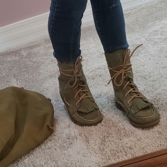 Sperry boots olive suede size 6m - Picture 2 of 13